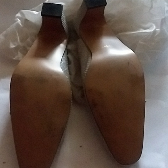 10 1/2 Wide Width" Great for Upcoming WEDDINGS - Picture 3 of 5