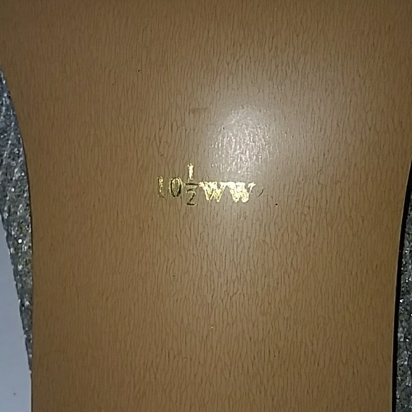 10 1/2 Wide Width" Great for Upcoming WEDDINGS - Picture 4 of 5