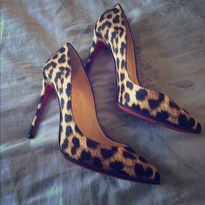 7.5 Christian Louboutin pumps