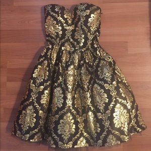 Holiday strapless dress.