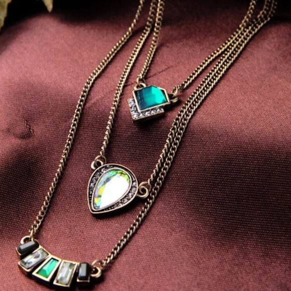 Emerald Rhinestone Layered Necklace - Picture 5 of 6