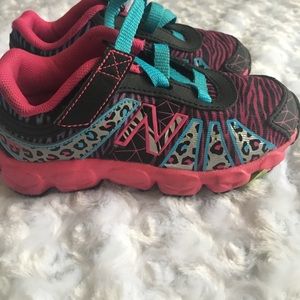 New balance Velcro tennis shoes