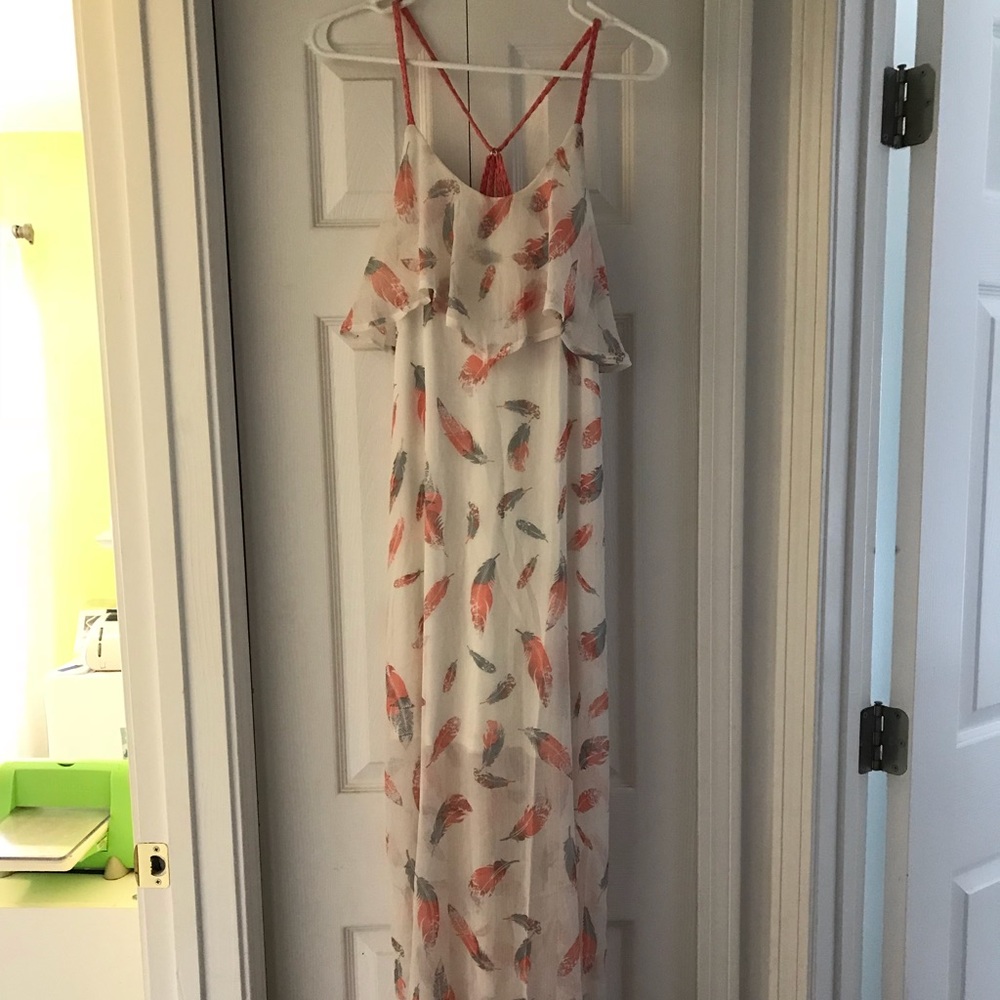 Maxi dress with feathers