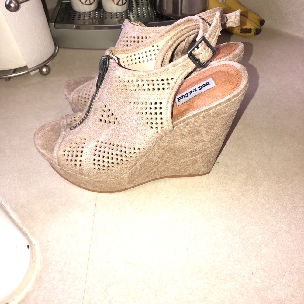 Taupe wedges