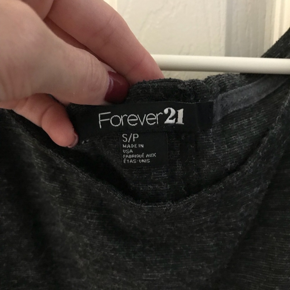 Gray top - Picture 3 of 3