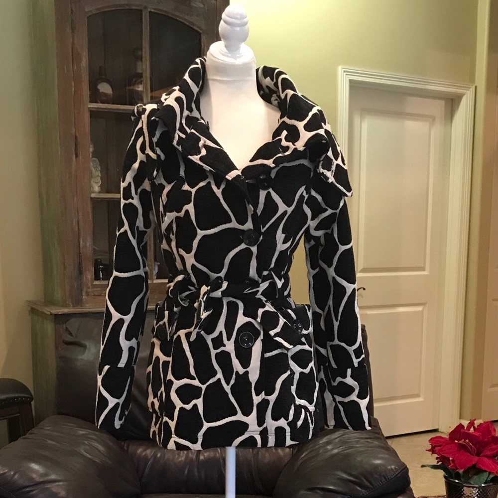 GIRAFFE PRINT COAT