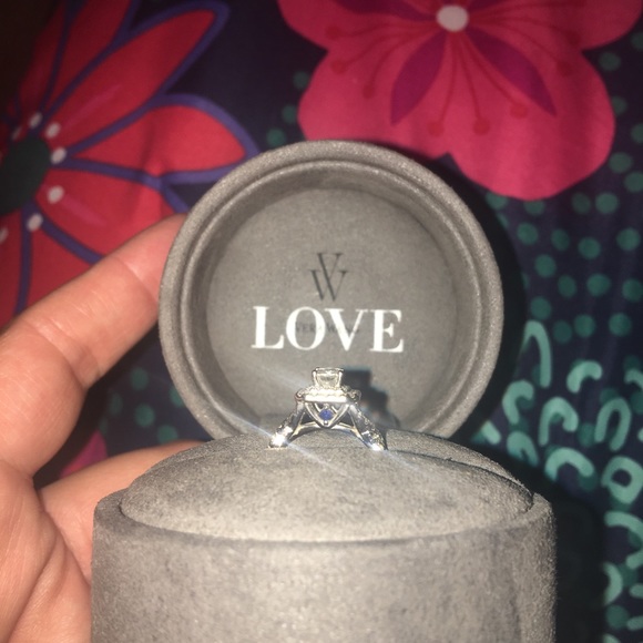 Vera Wang Engagement Ring - Picture 2 of 3