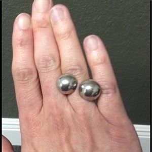 Uno De 50 silver round bead statement ring