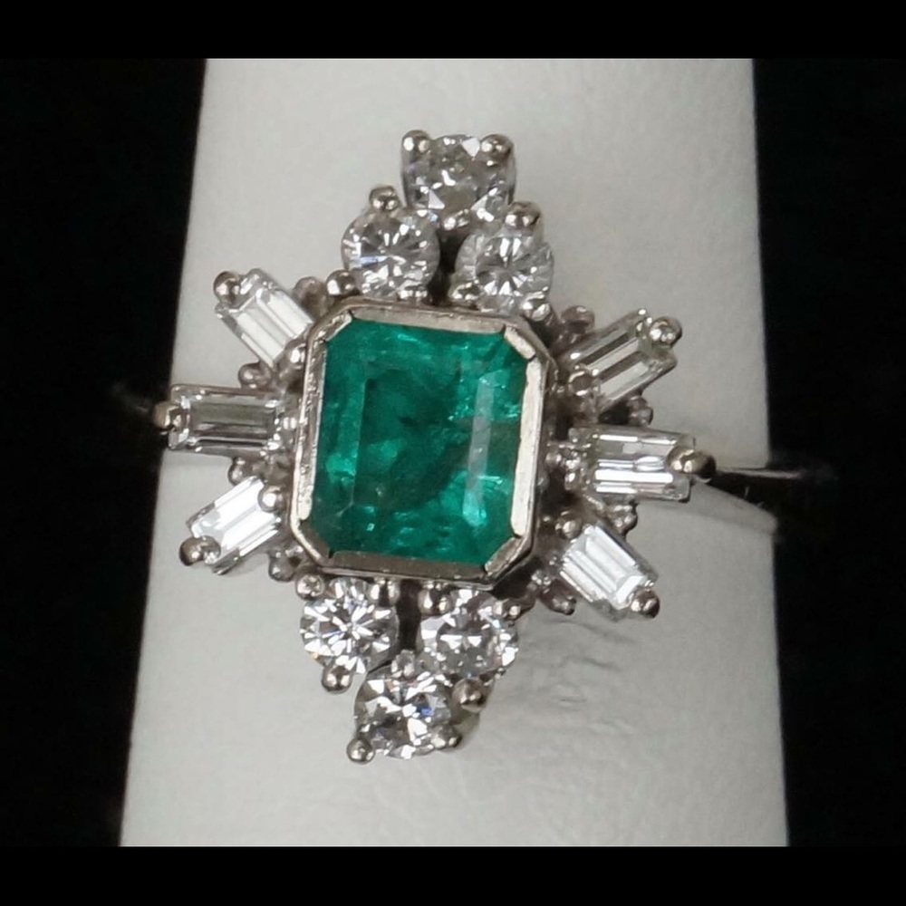 Antique Vintage Emerald Ring - Picture 2 of 8