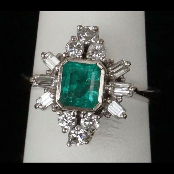 Antique Vintage Emerald Ring - Picture 2 of 8