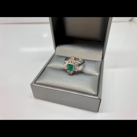 Antique Vintage Emerald Ring - Picture 3 of 8