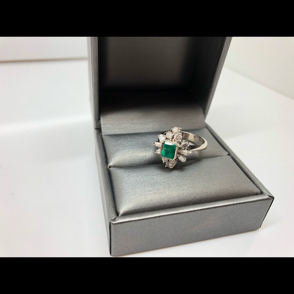 Antique Vintage Emerald Ring - Picture 5 of 8