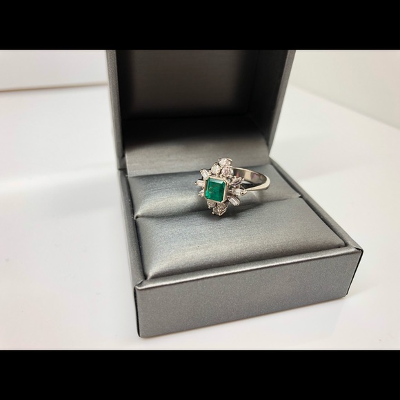Antique Vintage Emerald Ring - Picture 6 of 8