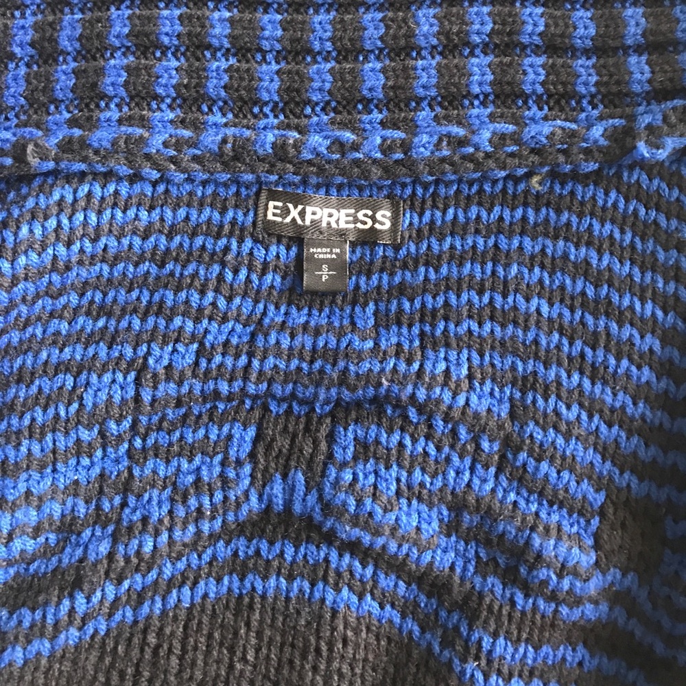 💙and🖤 Sweater - Picture 3 of 4