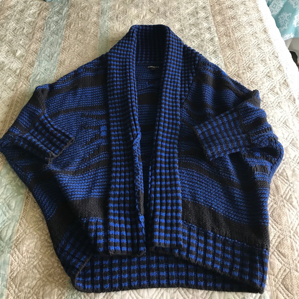 💙and🖤 Sweater - Picture 4 of 4