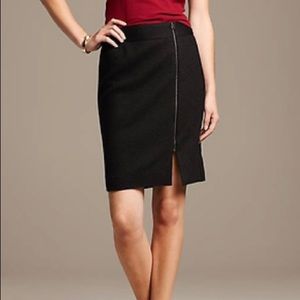 Banana Republic gold zippered pencil skirt. Size 0