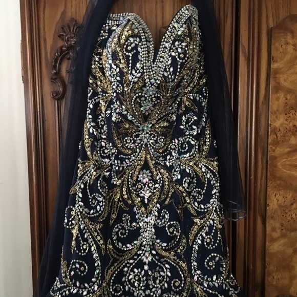 PRICR REDUCTION !!!! EMBELLISHED GOWN - LISTING PRICE JUST LOWERED !! - Picture 3 of 7