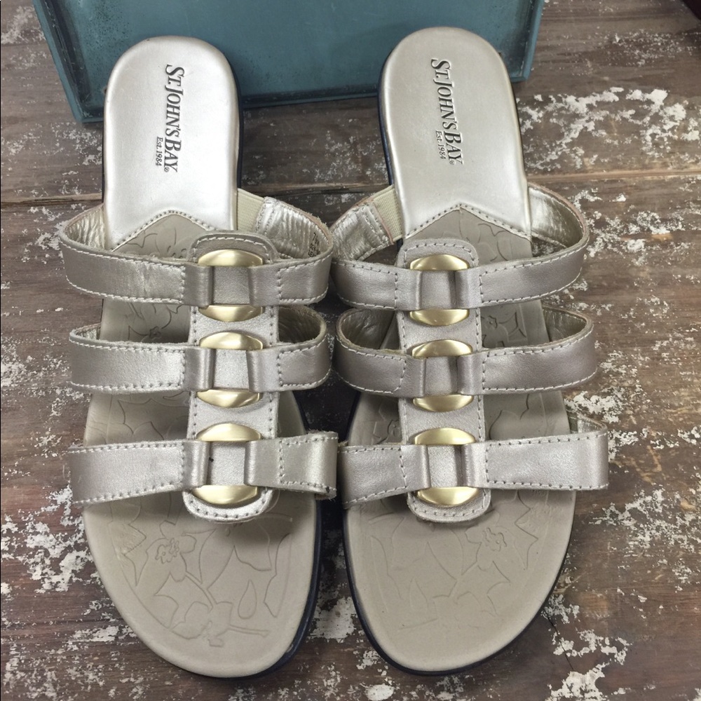 *NWOT* St. Johns Bay gold sandals shoes size 7.5