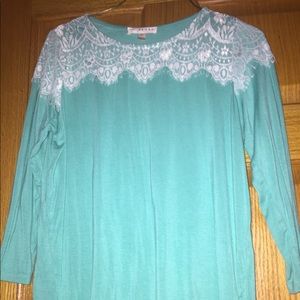 🐾 S teal and white lace kenar top