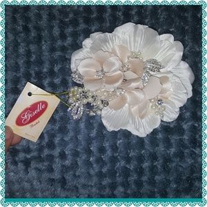 NWT, Bridal hair piece, paid $160. *PRICE DROPPED*