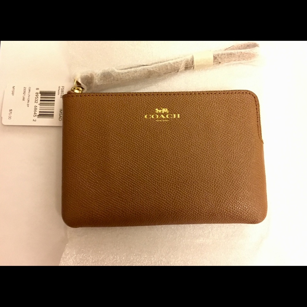 NWT Corner Zip Wristlet
