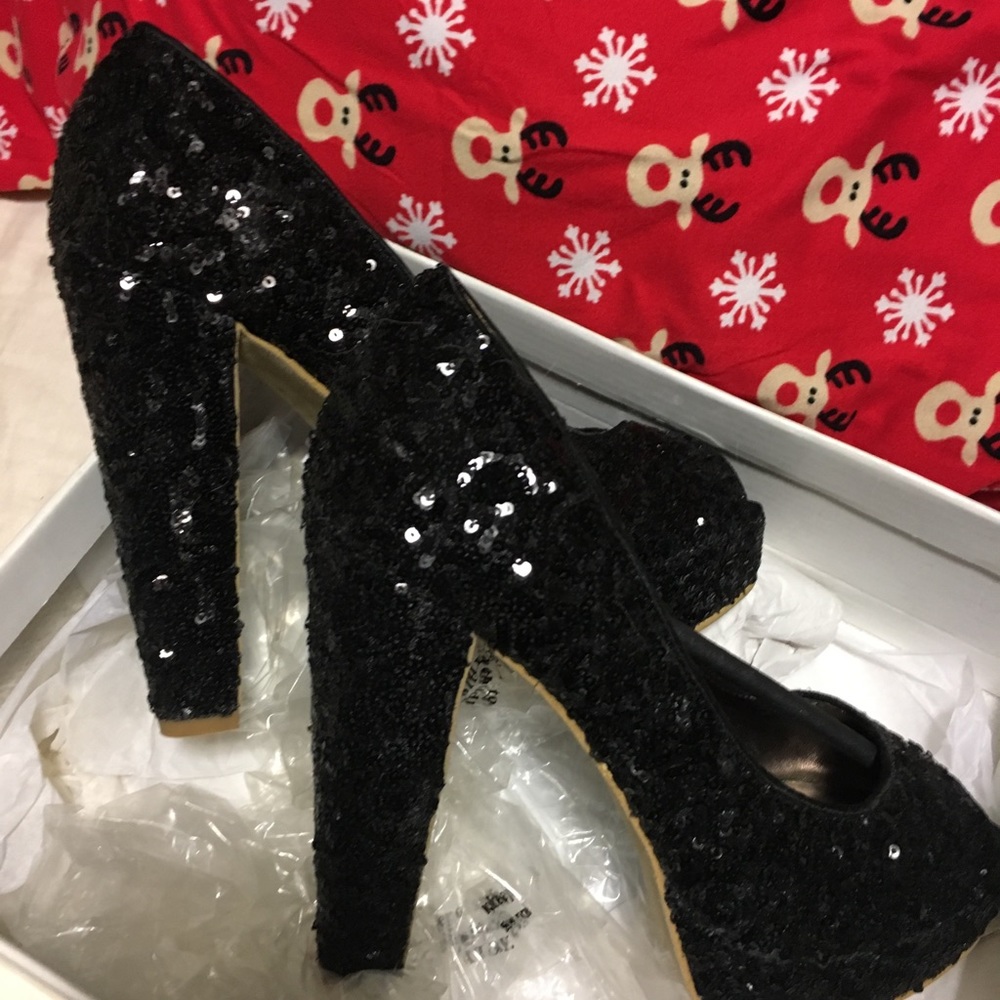 NIB❤️Steve Madden Black Sequined HEELS❤️