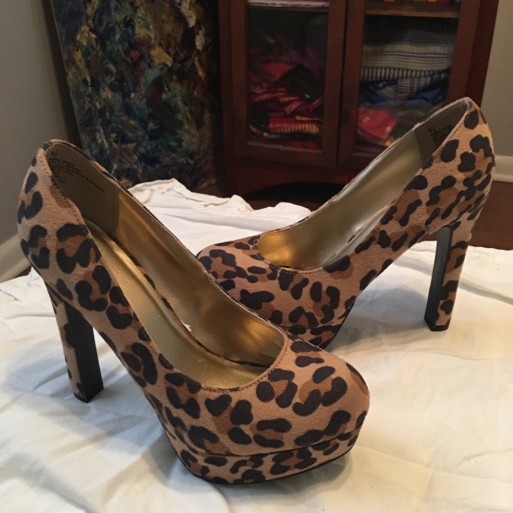 NWOB Mossimo leopard platform heels size 5 1/2 - Picture 1 of 4