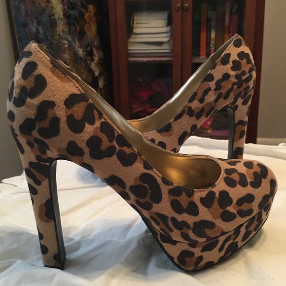 NWOB Mossimo leopard platform heels size 5 1/2 - Picture 2 of 4