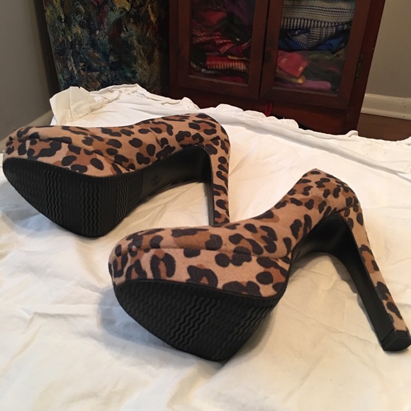 NWOB Mossimo leopard platform heels size 5 1/2 - Picture 4 of 4