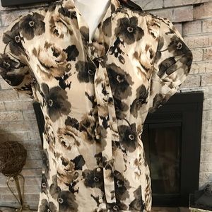 Stunning NWT floral silk blouse from Juicy Couture