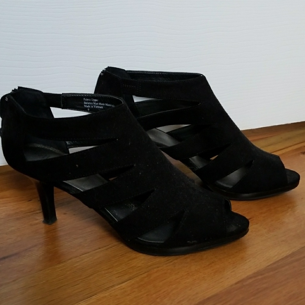 Kelly & Katie sandals