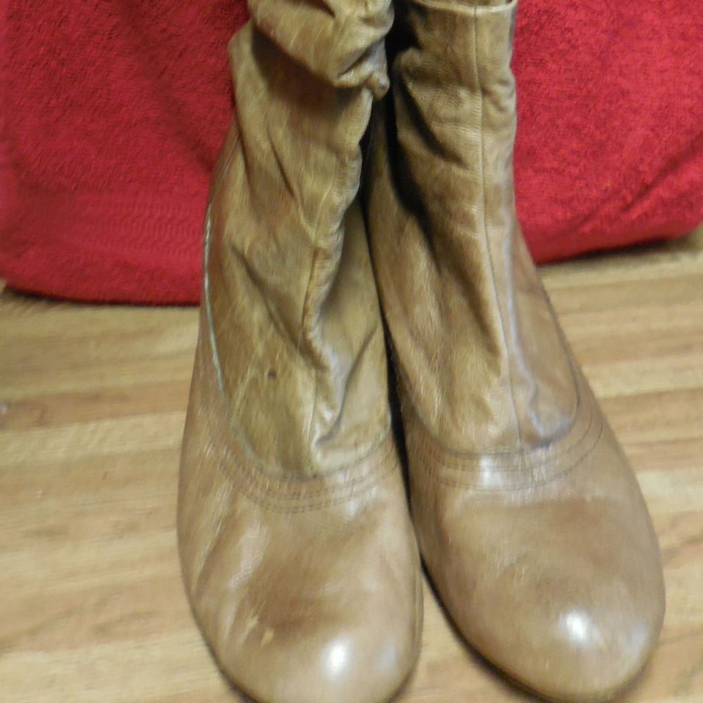 Very Cute Lether Boots