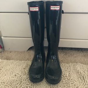 Black glossy Hunter rain boots
