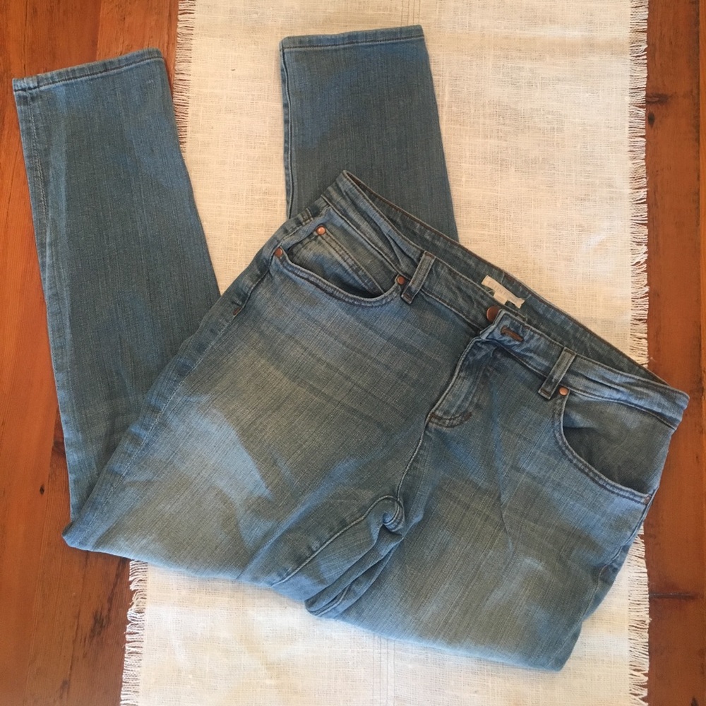 EILEEN FISHER size 6 jeans