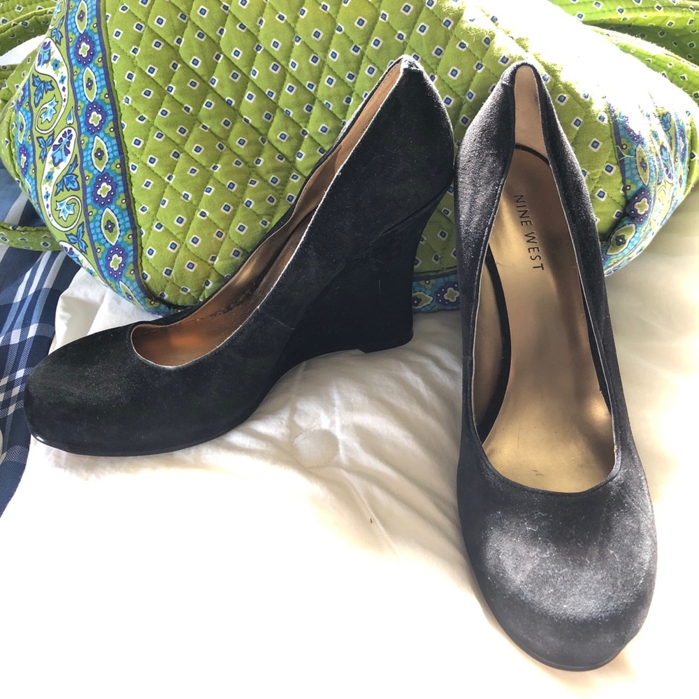 Nine West Size 7 Black Wedges