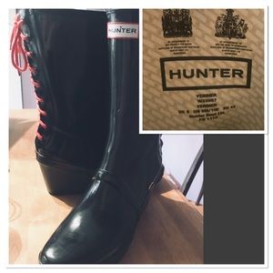 Authentic Hunter Black Wedge Boots with Red Lacing