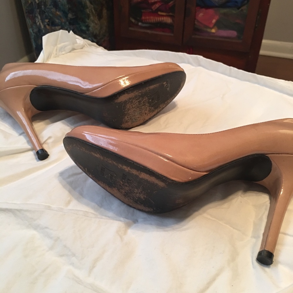 Stuart Weitzman patent leather nude pumps heels 5M - Picture 4 of 7