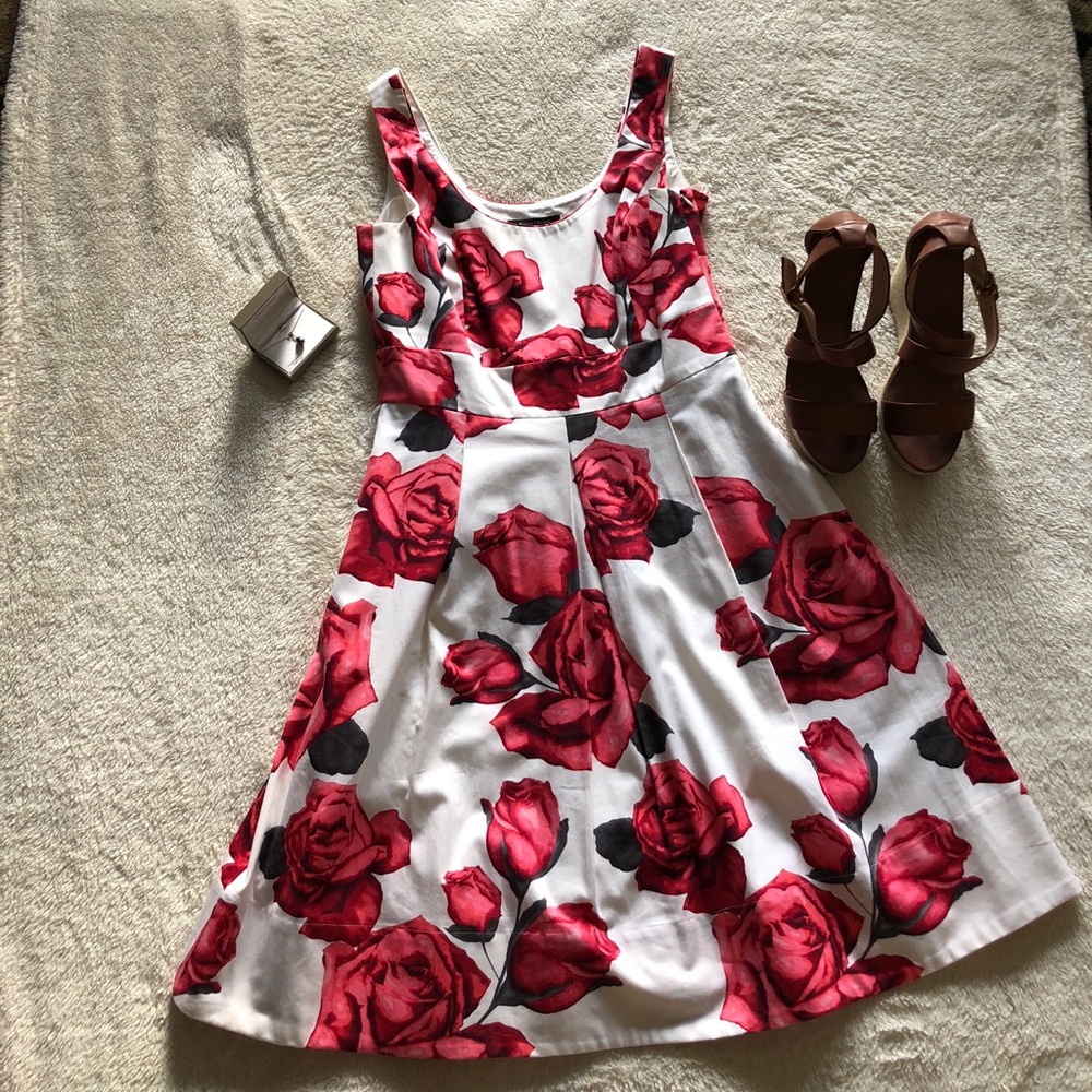 Black House White Market Rose Patterned Dress!!