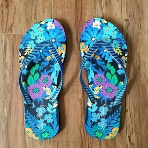 Vera Bradley flip flops