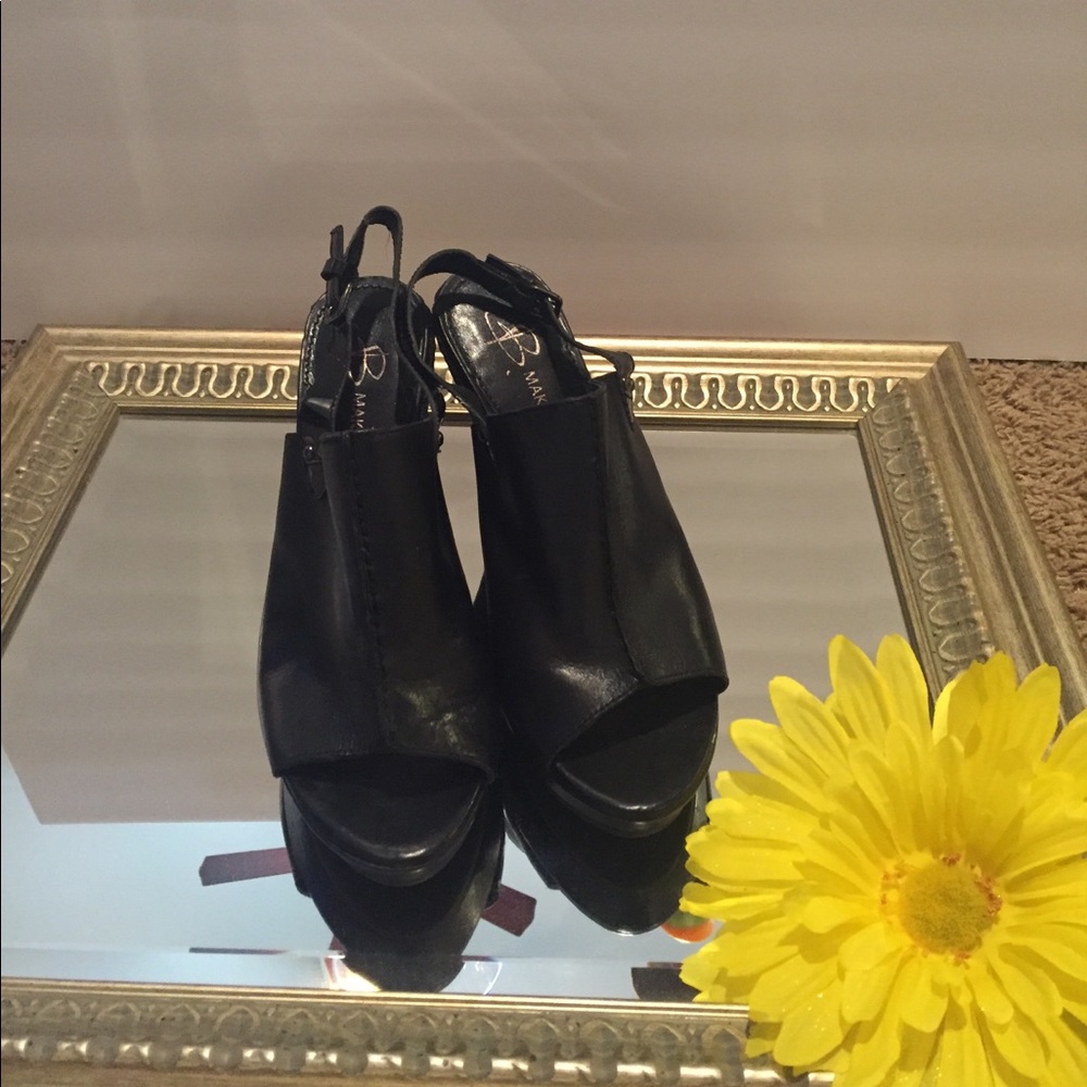 B Makowsky open toe heels with straps