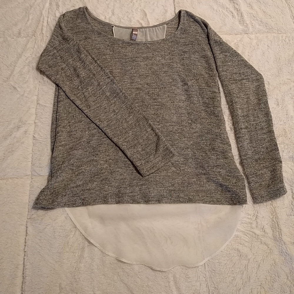 Lightweight sweater size medium Jolie