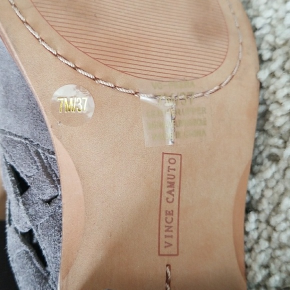 $$Sold $$$$$Vince Camuto booties size 7 - Picture 7 of 8