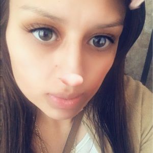 Meet your Posher, Yessenia