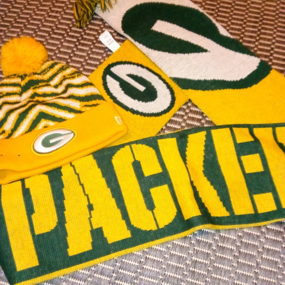 🏈Green Bay Packer winter hat and scarf🏈