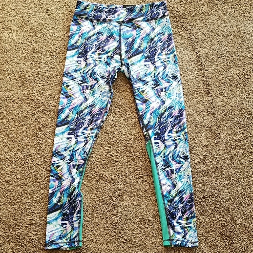 NWT multi colored swirly design legging!