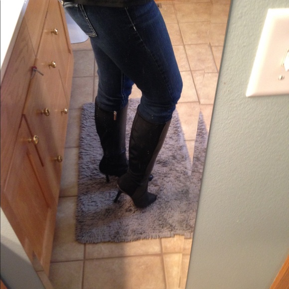 White House Black Market size 2 jeans - Picture 3 of 3