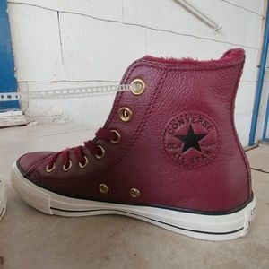 NEW Leather Converse