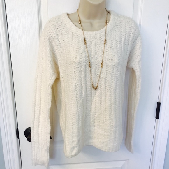GAP Sweaters - ❤ NWT GAP Crew Neck Snow Cap Sweater!