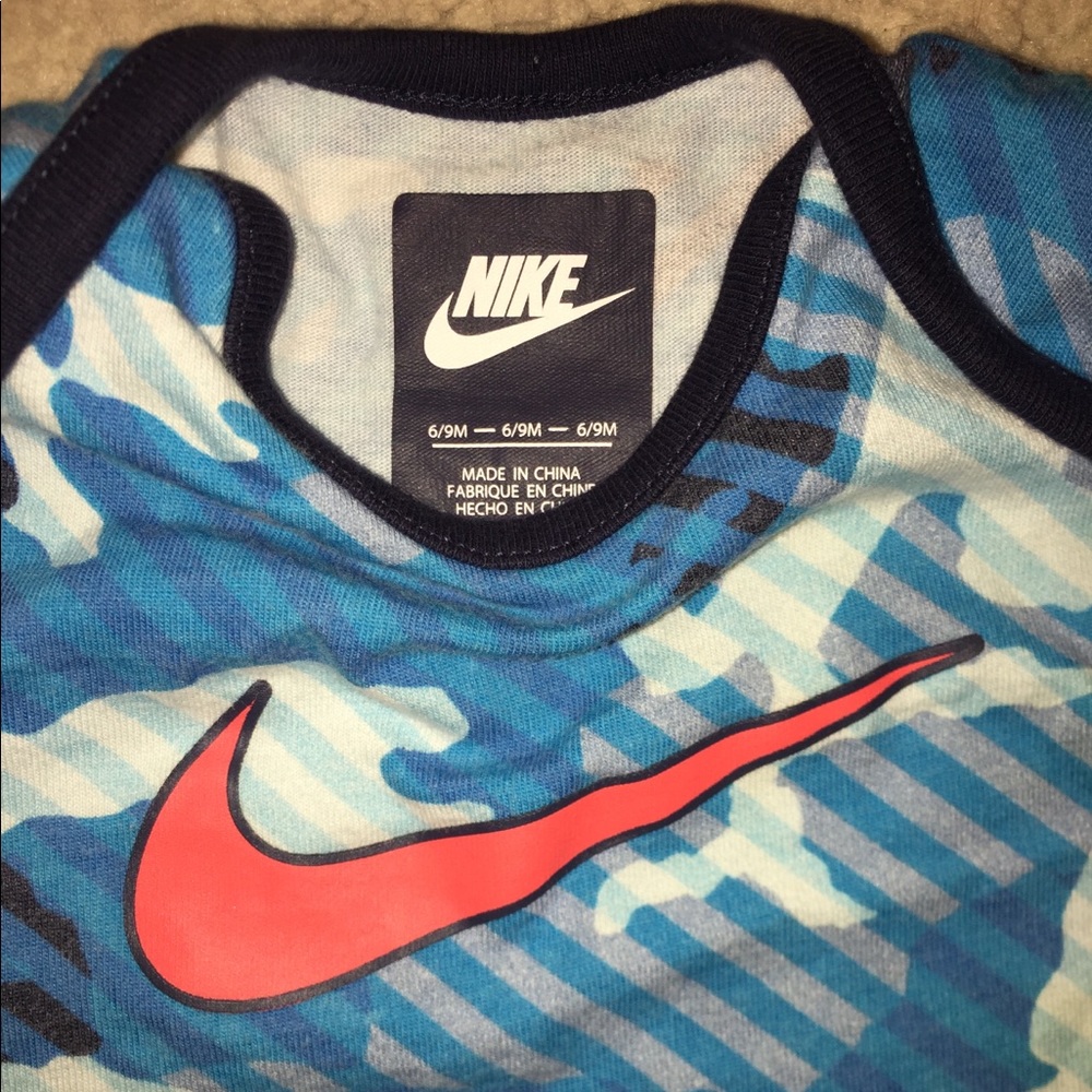 Nike Outfit - Picture 3 of 3
