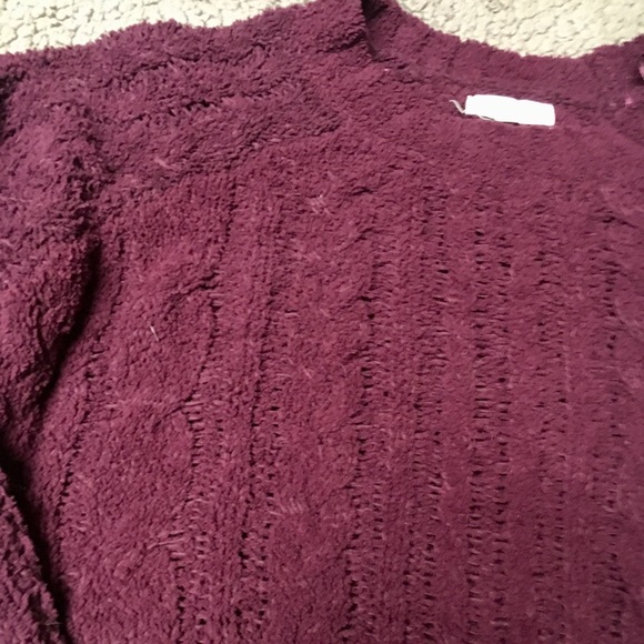 Soft Maroon pullover sweater - Picture 3 of 3